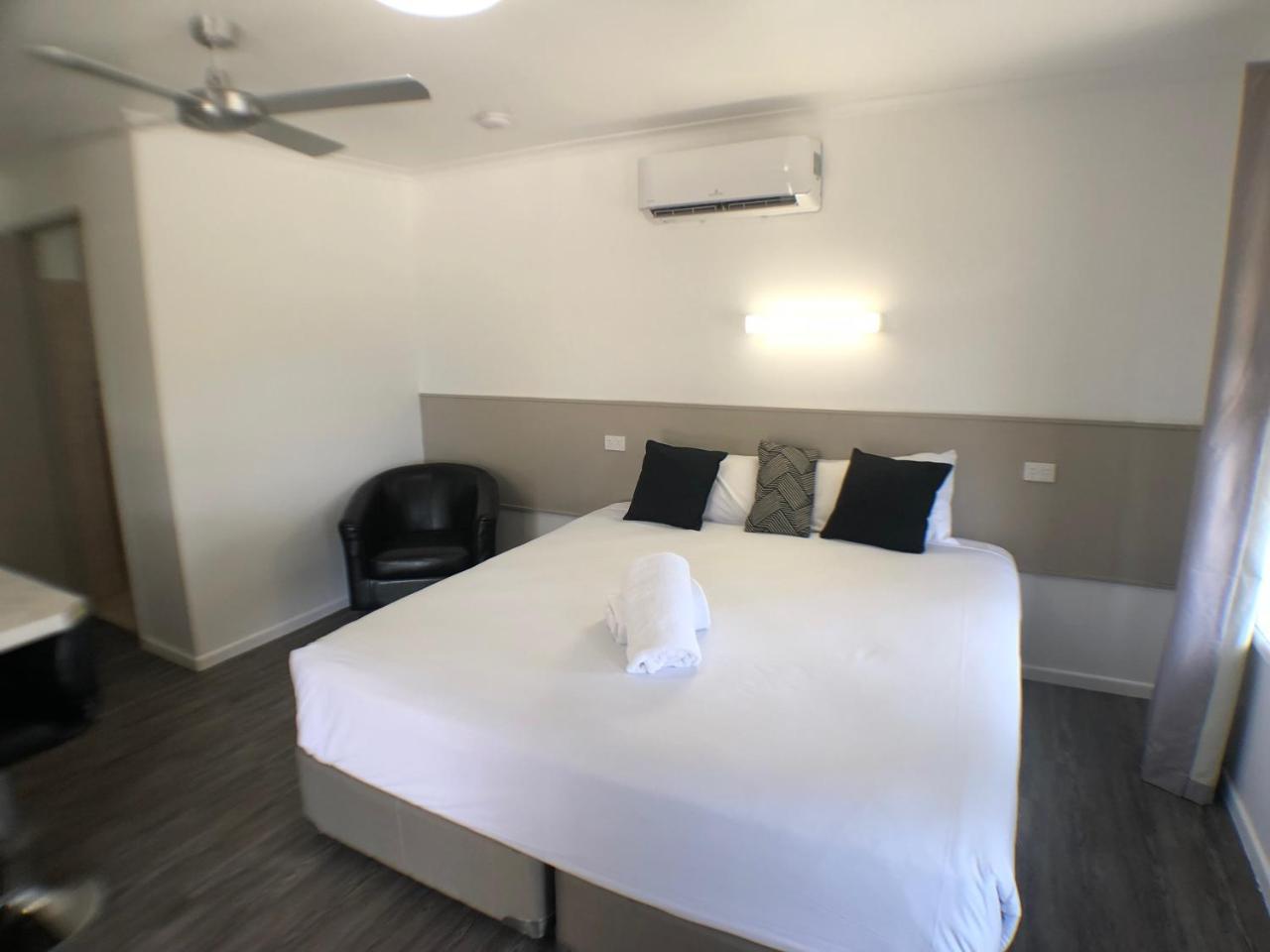 Jacaranda Place Motor Inn 투움바 외부 사진